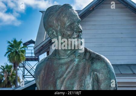 Statue de pêcheur du Mémorial à Henry Singleton, Sr. À la marina de Conch Harbour à Key West dans les Florida Keys. Banque D'Images