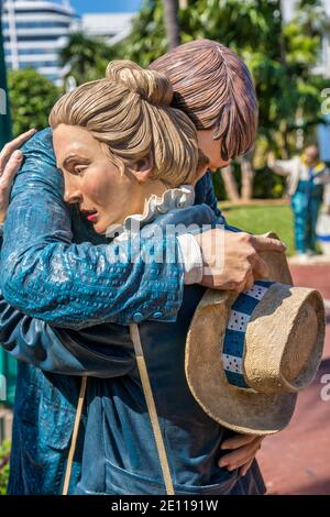 Sculpture extérieure de couple embrassant au musée d'art et d'histoire de Key West à la maison personnalisée dans les Florida Keys. Banque D'Images