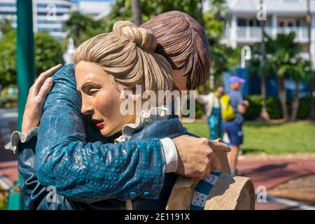 Sculpture extérieure de couple embrassant au musée d'art et d'histoire de Key West à la maison personnalisée dans les Florida Keys. Banque D'Images