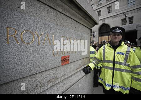GRANDE-BRETAGNE / Angleterre / Londres / devant Royal Exchange lors des manifestations du G20 dans la City de Londres le 1er avril 2009 à Londres, Angleterre. Banque D'Images