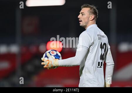 ALMERE, PAYS-BAS - 2 JANVIER: G-R: Gardien de but Michael Woud du FC de la ville d'Almere pendant le match hollandais de Keukenkampioenie entre le FC de la ville d'Almere disquan Banque D'Images