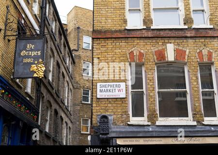 Les boutiques et les bars du marché de Shepherd dans le quartier de Mayfair. Londres Banque D'Images