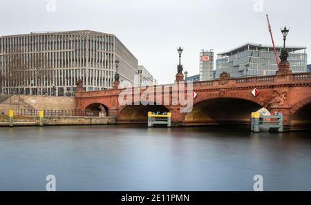 Le pont Moltke à la gare centrale de Berlin, en Allemagne Banque D'Images