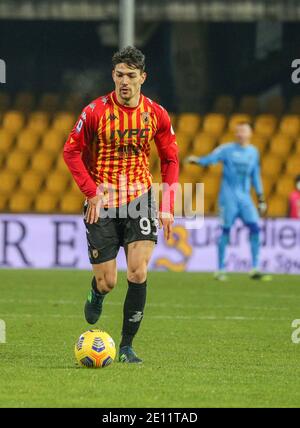 Benevento, Campanie, Italie. 3 janvier 2021. Pendant le match de football italien Serie A FC Benevento contre FC Milan le 03 janvier 2021 au stade Vigorito à Benevento.in photo: Federico Barba de Benevento crédit: Fabio Sasso/ZUMA Wire/Alamy Live News Banque D'Images