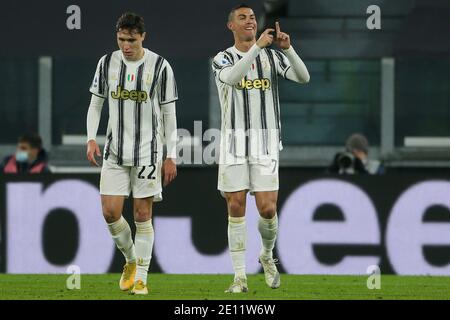 TURIN, ITALIE - JANVIER 3: But de Cristiano Ronaldo de Juventus, Federico Chiesa de Juventus pendant la série UN match entre Juventus FC et Udinese Banque D'Images