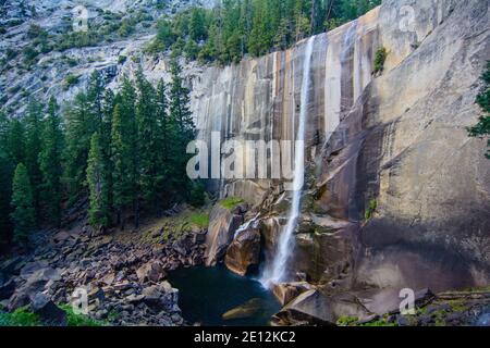 Cascades dans le parc national de Yosemite Banque D'Images