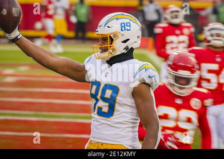 Kansas City, États-Unis. 03ème janvier 2021. Los Angeles Chargers Tight End Donald Parham (89) célèbre un touchdown dans le premier trimestre contre les Kansas City Chiefs au stade Arrowhead à Kansas City le dimanche 03 janvier 2021. Photo de Kyle Rivas/UPI crédit: UPI/Alay Live News Banque D'Images