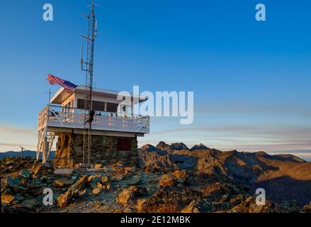 Heaven's Gate Fire Lookout dans les Seven Devils Mountains de l'Idaho, zone de loisirs nationale de Hells Canyon. Guetteur appartenant au Service forestier des États-Unis. Banque D'Images