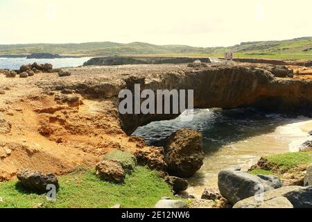 Le célèbre pont naturel de la plage d'Andicuri, Aruba Banque D'Images