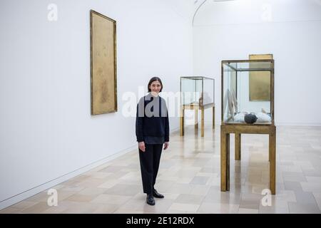 Düsseldorf, Allemagne. 17 décembre 2020. Susanne Gaensheimer, directrice du Kunstsammlung Nordrhein-Westfalen, photographiée au Musée K20 devant une collection de Joseph Beuys. (À dpa '100 ans de Beuys - l'art pour tout le monde, et tout le monde est un artiste') Credit: Marcel Kusch/dpa/Alay Live News Banque D'Images