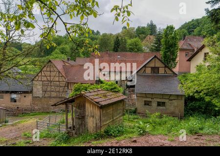 Village Neckarkatzenbach sur le sentier de randonnée de longue distance Neckarsteig en Allemagne Banque D'Images