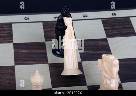 Jeu d'échecs avec pièces en plastique. Luke Durda/Alamy Banque D'Images