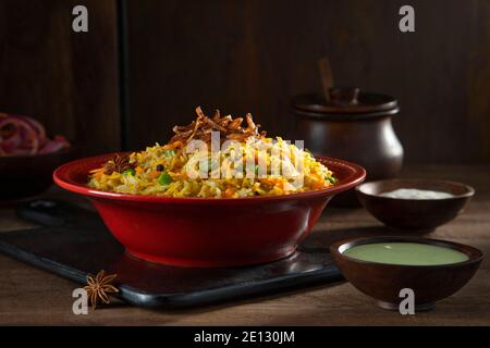 Pulao est une spécialité indienne, un plat à base de riz et de chutney à la menthe Banque D'Images