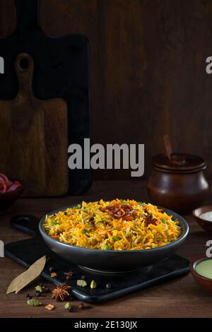 Pulao est une spécialité indienne, un plat à base de riz et de chutney à la menthe Banque D'Images