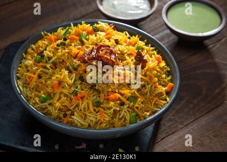 Pulao est une spécialité indienne, un plat à base de riz et de chutney à la menthe Banque D'Images