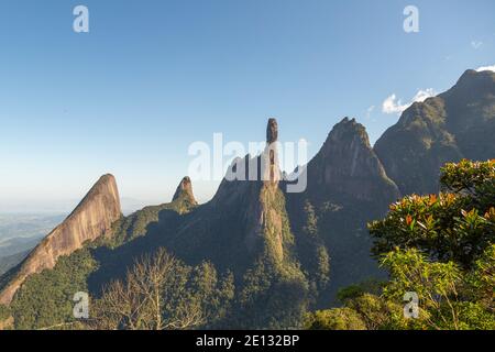 Les célèbres formations rocheuses du Serra dos Órgãos Nationalpark Dans l'État de Rio de Janeiro au Brésil Banque D'Images