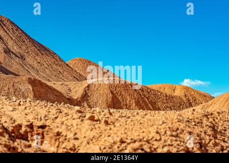 Dunes de sable dans le désert de Puna de l'Argentine, montagnes des Andes Banque D'Images