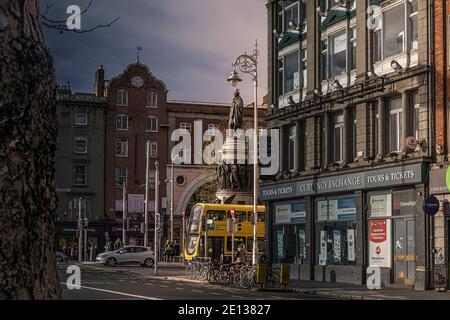 Le monument O'Connell dans le centre de Dublin. Banque D'Images