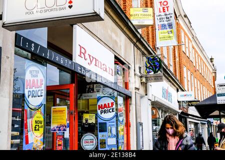 Epsom, Londres, Royaume-Uni, janvier 03 2021, Ryman Staiben Supplies High Street Shop Banque D'Images