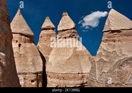 Les roches, tente de l'encoche vue Canyon Trail, Kasha-Katuwe Tent Rocks National Monument, New Mexico, USA Banque D'Images