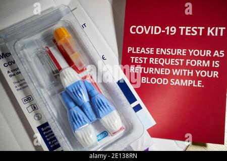kit de test sanguin d'anticorps covid-19 commercial pour test à domicile anticorps du coronavirus reçus au royaume-uni Banque D'Images