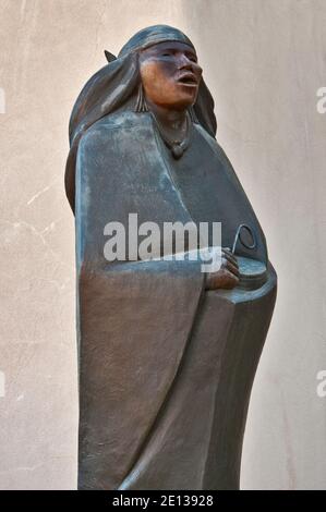 Prière du matin, sculpture en bronze d'Allan Houser, Chiricahua Apache Native American, Museum of Indian Arts & Culture, Museum Hill, Santa Fe Nouveau-Mexique Banque D'Images