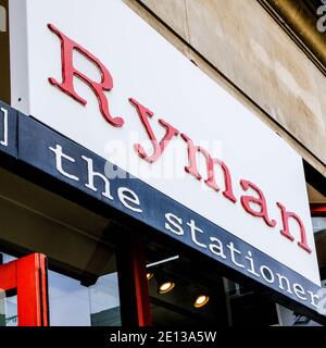 Epsom, Londres, Royaume-Uni, janvier 03 2021, Ryman Staiben Supplies High Street Shop Banque D'Images