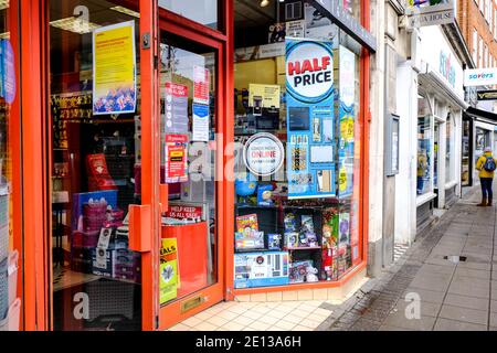 Epsom, Londres, Royaume-Uni, janvier 03 2021, Ryman Staiben Supplies High Street Shop Banque D'Images