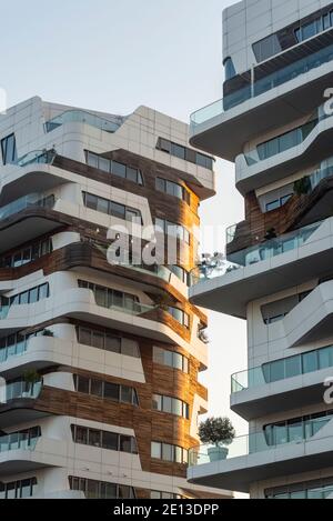 Complexe résidentiel dans le quartier City Life, Milan, Italie. Appartements de luxe conçus par les architectes célèbres Hadid et Libeskind Banque D'Images