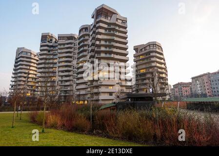 Complexe résidentiel dans le quartier City Life, Milan, Italie. Appartements de luxe conçus par les architectes célèbres Hadid et Libeskind Banque D'Images