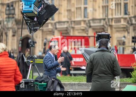 Norman Stuart Smith, journaliste britannique, correspondant politique en chef de BBC News et rédacteur politique adjoint, fait une émission en direct sur le Brexit Banque D'Images