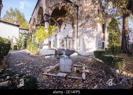 Mosquée avec fontaine devant Sadrvan Banque D'Images