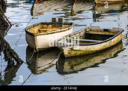 Vieux bateaux d'aviron de pêcheur Banque D'Images