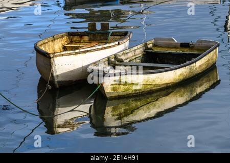 Vieux bateaux d'aviron de pêcheur Banque D'Images