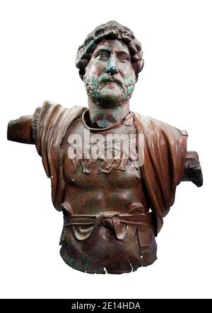 Statue historique de bronze et de plomb de l'empereur romain Hadrien (117-138 ce) au Musée d'Israël, Jérusalem. La statue a été trouvée au Camp du Sixième R Banque D'Images