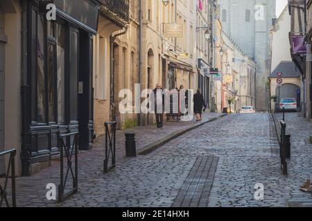 Bayeux, France - 2 novembre 2015 : le centre pittoresque et historique de la vieille ville de Bayeux en Normandie, France. Banque D'Images