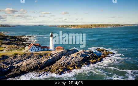 Vue aérienne de l'historique Portland Head Light à Cape Elizabeth, Maine Banque D'Images