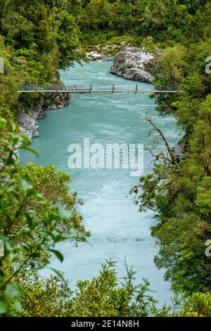 La gorge de Hokitika, qui fait partie de la réserve pittoresque, et la rivière Hokitika qui coule à travers les formations rocheuses de granit. Côte ouest de l'île du Sud, Nouvelle-Zélande. Banque D'Images