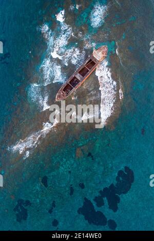 Vue aérienne de haut en bas de l'épave MV Demetrios II - un cargo qui a couru en 1998, Paphos, Chypre Banque D'Images