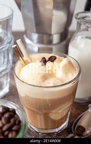 Café glacé avec glace à la vanille Banque D'Images