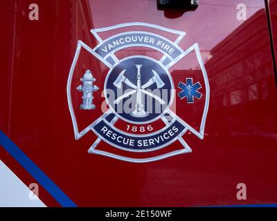 Emblème des services de sauvetage en cas d'incendie de Vancouver, peint sur le côté d'un moteur d'incendie à Vancouver, Colombie-Britannique, Canada Banque D'Images