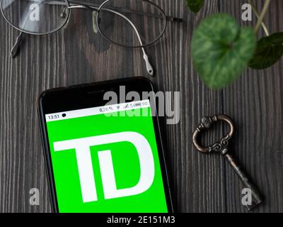 Le 4 janvier 2021, Ukraine : dans cette photo, le logo de la Banque Toronto-Dominion est affiché sur un téléphone intelligent. (Credit image: © Valera Golovniov/SOPA Images via ZUMA Wire) Banque D'Images