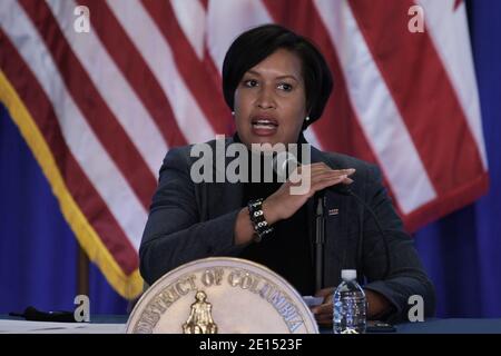 Washington, États-Unis. 04e janvier 2021. Le maire DC Muriel Bowser tient une conférence de presse sur la sécurité publique au cours des 5e et 6e activités de démonstration et des mises à jour sur le vaccin Covid 19 aujourd'hui, le 04 janvier 2021, dans l'ancien bâtiment du conseil à Washington DC, aux États-Unis. (Photo de Lénine Nolly/Sipa USA) Credit: SIPA USA/Alay Live News Banque D'Images