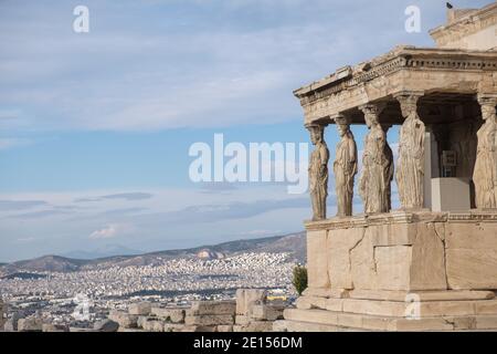 Athènes - décembre 2019 : vue sur le vieux temple d'Athéna Banque D'Images