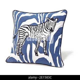 Coussin Blue Zebra de l'AUTOMNE 2014 C.Wonder look Book photographié sur fond blanc. Banque D'Images