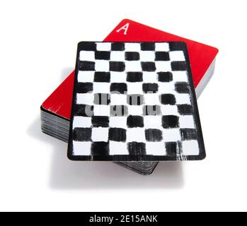 Cartes à jouer à motif de damier rouge et noir par Ellen Degeneres photographié sur fond blanc Banque D'Images