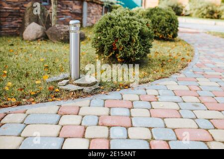 Tuiles décoratives en béton robustes pour les allées, patios et parking arrière-cour - trottoir pour le terrain à l'extérieur de la maison - aménagement de maison de campagne et archi Banque D'Images