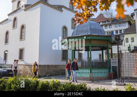 Mosquée avec fontaine devant Sadrvan Banque D'Images