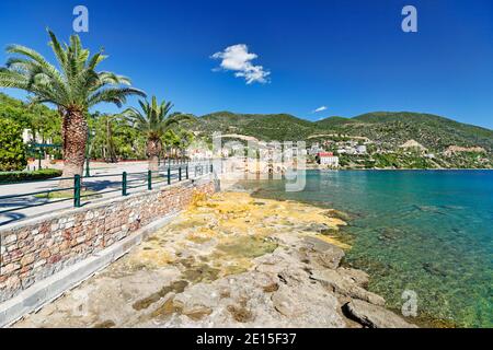 La plage Loutra Aidispsos dans l'île d'Evia, Grèce Banque D'Images