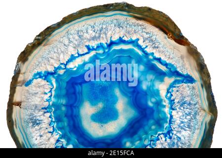 Montagnes russes Azure Blue Agate conçues par Anna Rabinowicz de RabLabs photographié sur fond blanc Banque D'Images